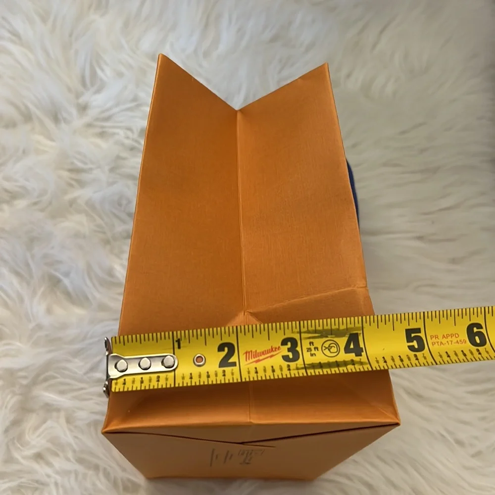 Small Louis Vuitton paper bag - Picture 6 of 7